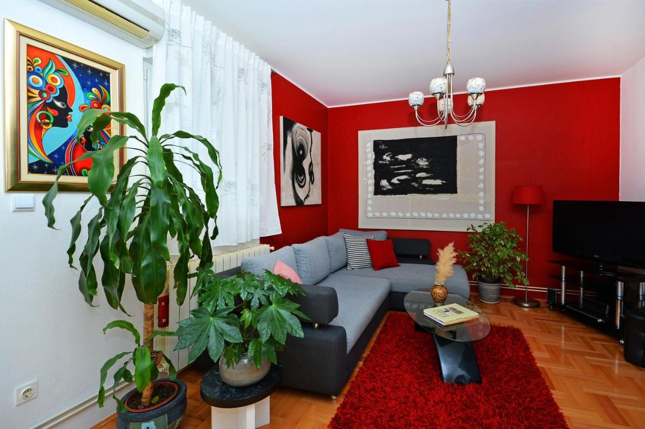 Artsy Apartment *